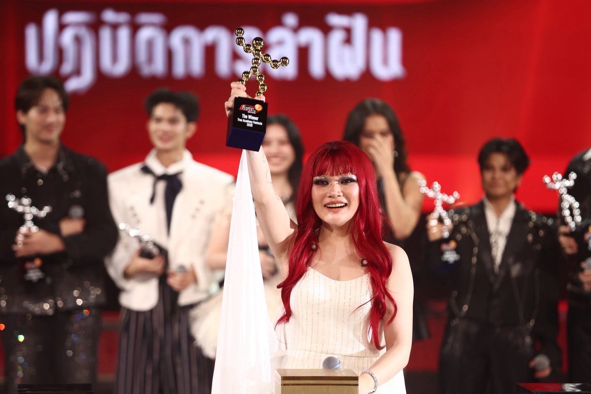 epnewsonline's tweet photo. ฟาดเคราะห์ใหญ่! "เจเจ ชนิตา" แชมป์ AF 2026 ประสบอุบัติเหตุล้มกระแทก ผ่าตัดกระดูกสันหลังด่วน แฟนคลับส่งกำลังใจแน่น

#เจเจชนิตา
#JAYJAYchanita
#เจเจAF2026
#JayJayAF2026
#AF2026
#BeOnCloud

🔗 https://t.co/qoO8GUesui https://t.co/7wuIByKLBI