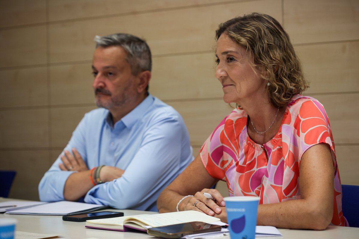 PSOEMadridAyto's tweet photo. Mientras la política de vivienda del PP consiste en vender y comprar áticos con el dinero de tod@s, nosotr@s proponemos soluciones:

✅Construir vivienda pública y protegerla. 
✅Acabar con las VUT ilegales.
✅Topar el precio de los alquileres.
✅Movilizar vivienda vacía. https://t.co/Hiobcnu9cx