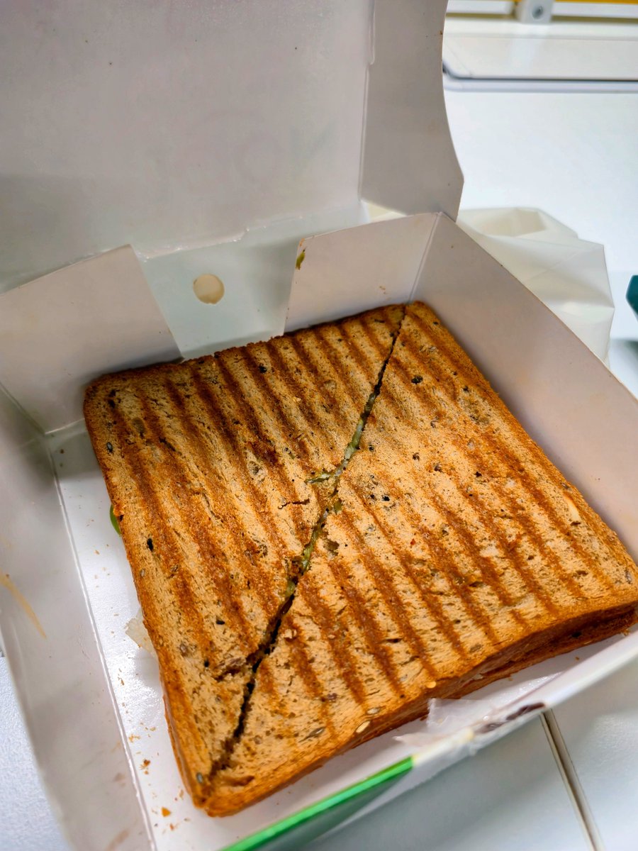 Herfooddelulu's tweet photo. Multigrain veggie sandwich ~ New regular 🥪
#100N #Lunch #Office https://t.co/3etffCB7Hg