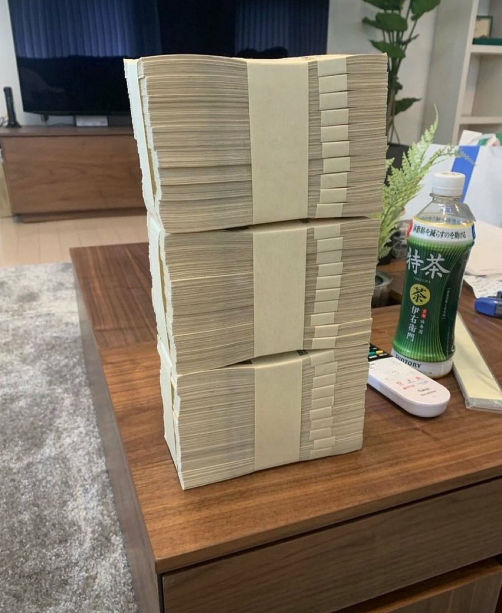 2qj62's tweet photo. 今日、1000万円もらえたら何に使う？🤔💴

①借金を返す
②投資する
③人生をもっと良くするために過ごす https://t.co/JH7QNHlaSQ