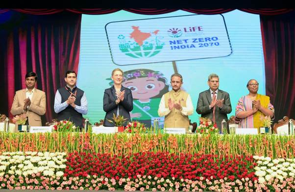 PIB_India's tweet photo. 💠India reaffirms Commitment to Ozone Layer Protection and Climate Action at 32nd World Ozone Day Celebration in #Mumbai

💠The Country has exceeded its Montreal Protocol commitments without compromising Development: MoS (EFCC) @KVSinghMPGonda 

💠Maharashtra working towards Prime Minister's vision of Viksit Bharat by 2047 through Sustainable Development: State Environment Minister Pankaja Munde

💠India’s Net Zero Portal and NAPCC Dashboard launched on #WorldOzoneDay2026

💠248 ITIs adopted by 12 Refrigeration and Airconditioning (RAC) Manufacturers; To align Training of next generation of Technicians with Industry Standards

▶️Read here: https://t.co/F9dvOrZlpn

#WorldOzoneDay @moefcc