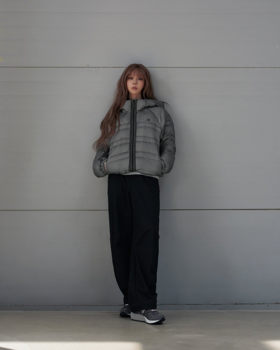 wntrult's tweet photo. aespa WINTER for New Balance. https://t.co/H25XxVnRcb