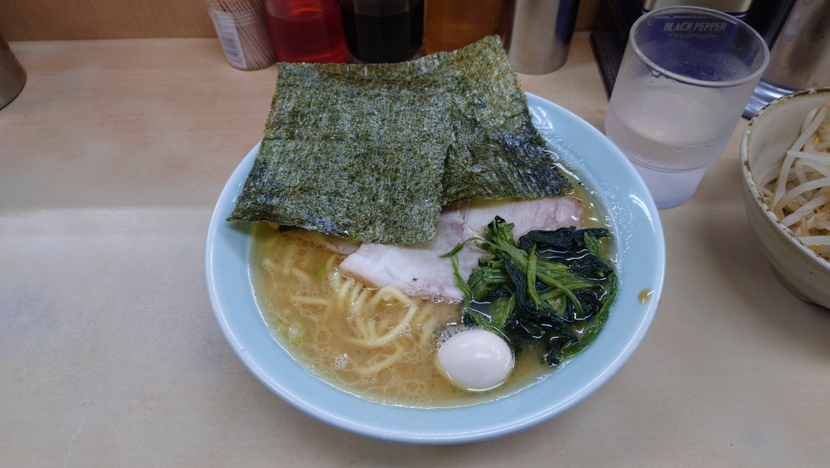 sosuke0624's tweet photo. 壱六家大船店
塩チャーシューメン1,050円
もやキャベトッピング 100円

一年ちょっとぶり
食べやすいラーメン

杉田家、野中家のあとの
壱六家だったせいか
少し物足りない感はあるものの
もやキャベをスープに
浸して食べるのは美味いな https://t.co/F1SKlzWvTE