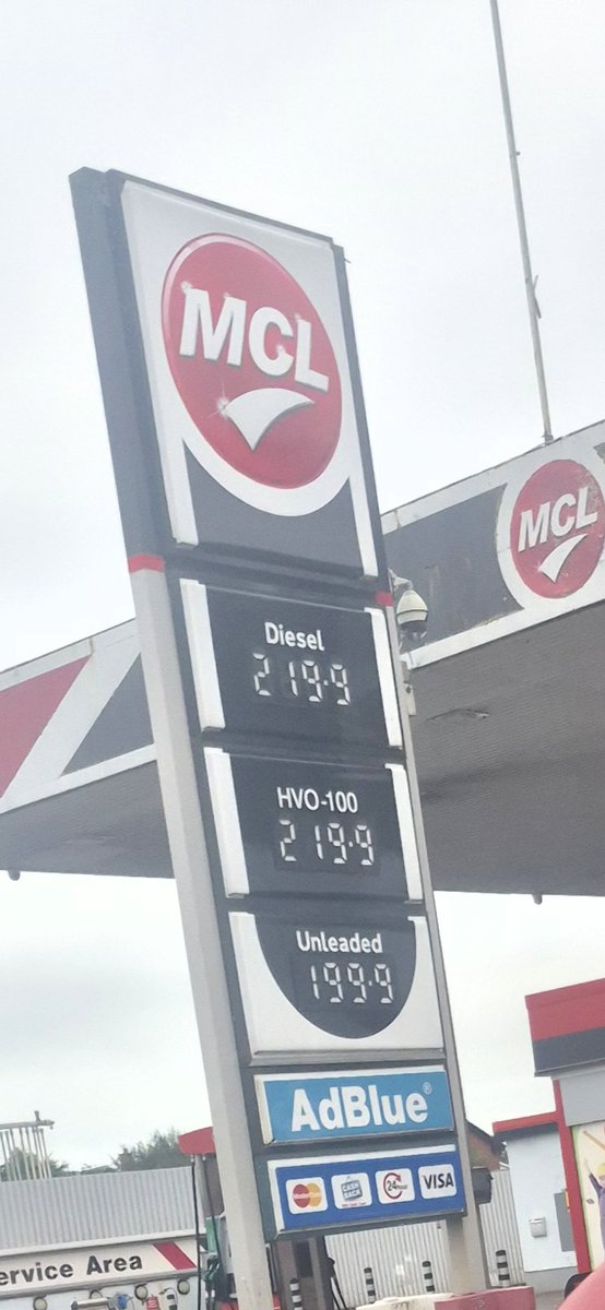 PhilieWolfe's tweet photo. ⛽️ 550 metres apart ⛽️

10 cent difference for the same fuel, on the same stretch of road.

Whats going on here? #Fuel #Diesel #Newbridge https://t.co/atatZVMPXt
