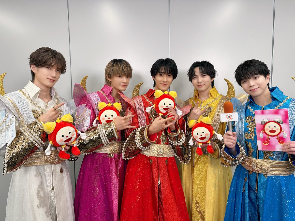 cx_mezamashi's tweet photo. あす17日(木)の #めざましテレビ エンタメPick Up☝️
｢LOVE ENG!NE｣発売記念スペシャルイベントを行った #MILK の皆さんに今月のエンタメプレゼンター #塩﨑太智 さんがインタビュー🎤

塩﨑さんのインタビューに終始笑いが絶えず😂メンバーに｢時空超えてユニバース｣ポーズを伝授してもらったよ✨ https://t.co/dVpNWWWjnC