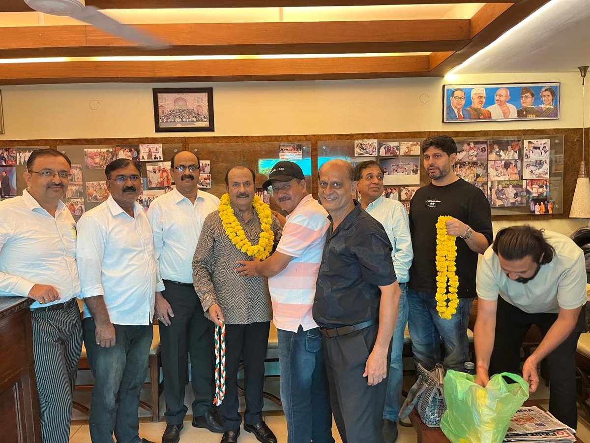 rajivarorajpr's tweet photo. जयपुर ऑफिस पर आज नगर निगम के वार्ड नं. 82 से नवनिर्वाचित पार्षद श्री महेश यादव पधारे। उन्हें जनता के अच्छे समर्थन के साथ चुनें जाने पर ढेर सारी शुभकामनाए��� दीं।
#Jaipur https://t.co/qiPudwX4WU