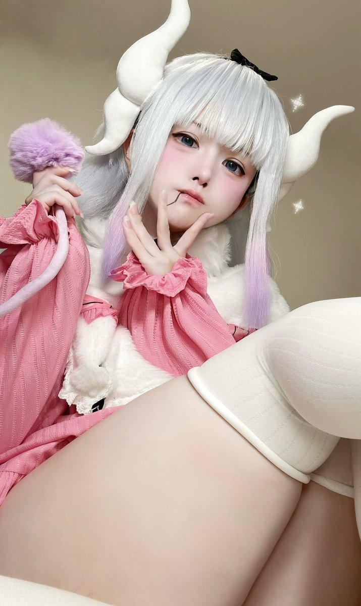 mkdd_cos's tweet photo. 多くの人はムッチムチの太ももに気を取られて
カンナさんが虫食ってることに気付かない https://t.co/XrasHgSw6R