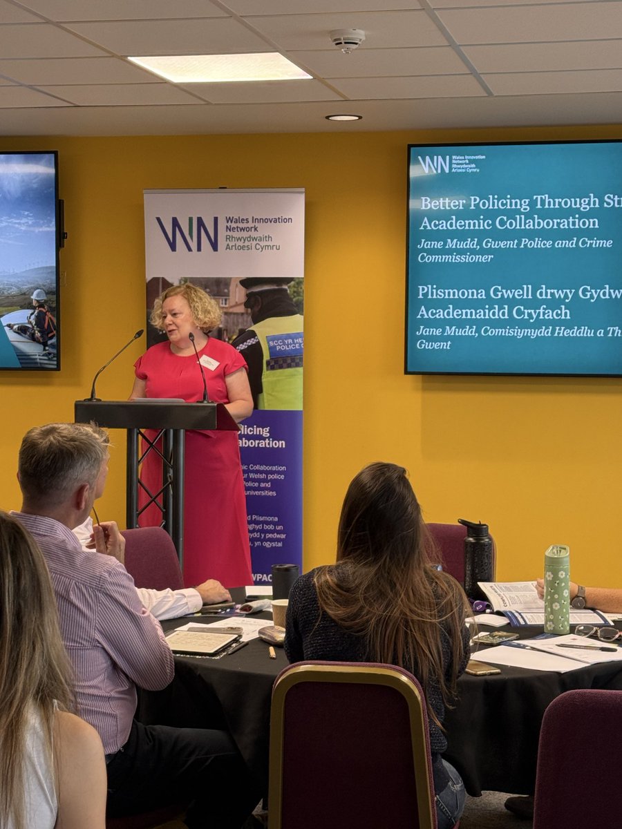 WIN_Cymru's tweet photo. Rydyn ni yn Symposiwm Ymchwil AWPAC heddiw, gan ddod â phrifysgolion, heddluoedd a phartneriaid o bob cwr o Gymru ynghyd i archwilio sut mae ymchwil yn gwella arferion plismona a deilliannau cymunedol. 
@USWcomms https://t.co/8lwrjhLLcf