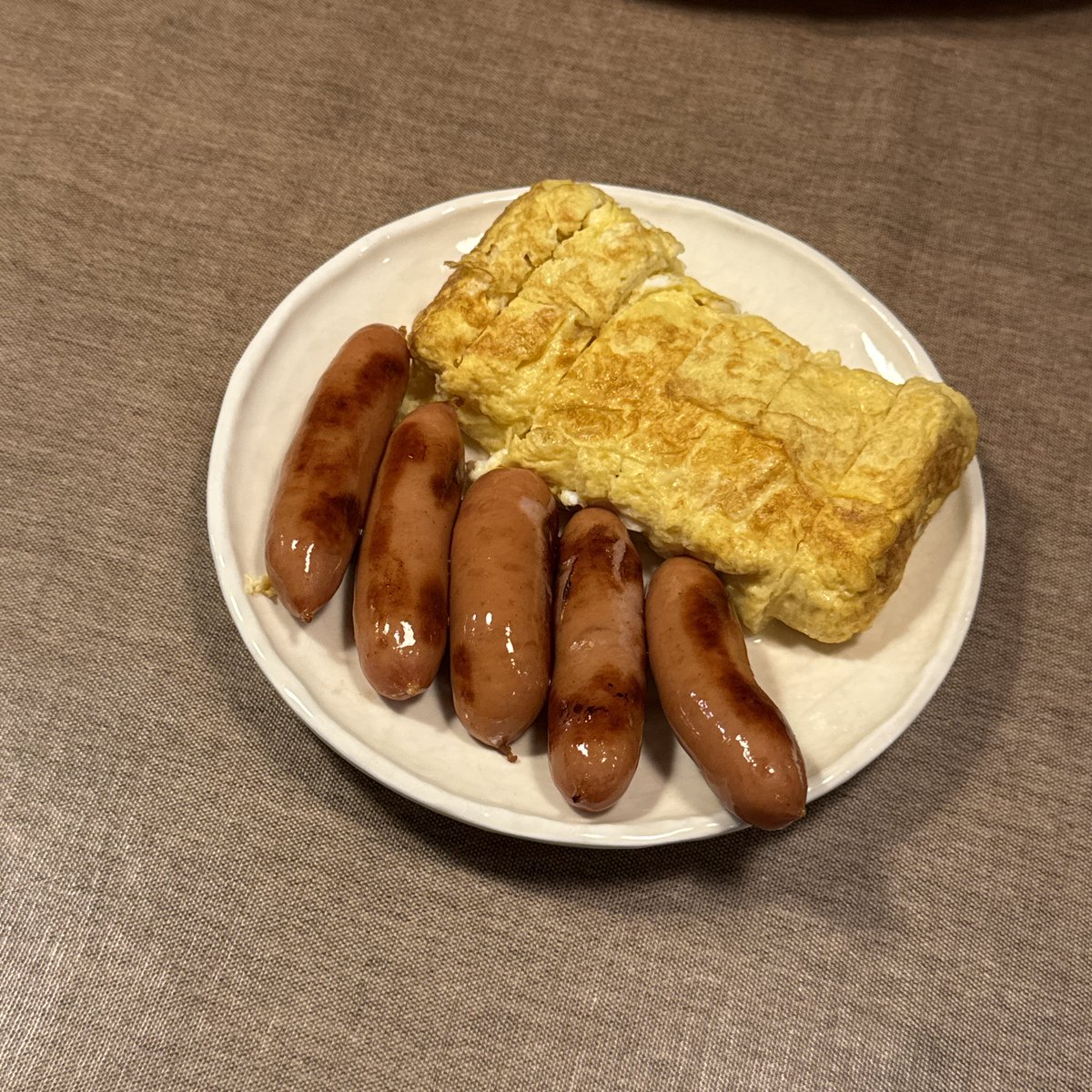 maezoh's tweet photo. こう見えて晩ご飯なんだぜ https://t.co/Lm8BwVrTit