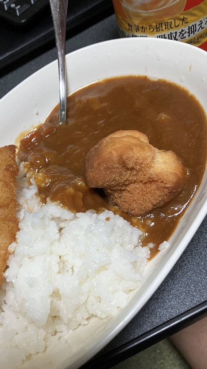 zerozerozigen's tweet photo. カレーにサーターアンダギー入れちゃうやつw https://t.co/gKWQB8zYVB