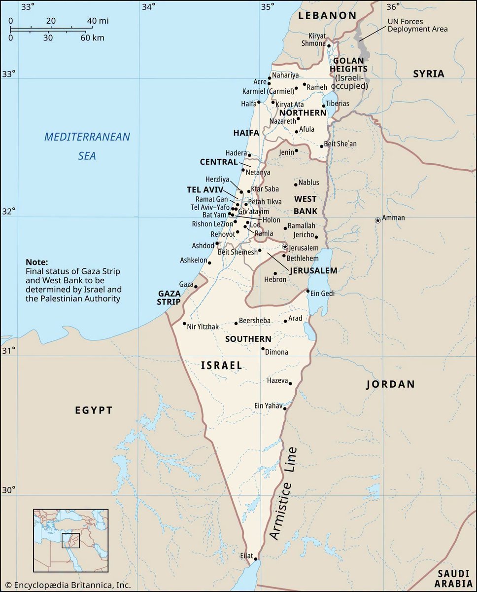 Flick1_'s tweet photo. Hebben ze geen ogen in hun kop? — Rik de Lavaletta

Ik kijk naar demonstraties voor Palestina en denk steeds vaker: zien deze mensen werkelijk niet wat er voor hun neus gebeurt? Of willen ze het niet zien?

Queers for Palestine. Regenboogvlaggen tussen Palestijnse vlaggen. Mensen die vanuit de veiligheid van Amsterdam, Londen of New York demonstreren voor een gebied waar hun eigen seksuele vrijheid bepaald geen vanzelfsprekendheid is. Ik krijg die tegenstelling niet meer logisch aan elkaar geknoopt.

Israël is het enige Joodse land ter wereld. Een democratie met verkiezingen, oppositie, onafhankelijke media, demonstraties tegen de eigen regering, universiteiten en een economie die zich kan meten met ontwikkelde westerse landen. En juist dat land roept al tientallen jaren een haast obsessieve vijandigheid op.

Op 7 oktober 2023 werd Israël aangevallen. Burgers werden vermoord, mensen ontvoerd, jongeren op een muziekfestival afgeslacht, gezinnen uit hun huizen gehaald. Israël sloeg terug. Een staat die zijn burgers niet verdedigt nadat ze zo zijn aangevallen, houdt op een staat te zijn.

Maar ergens onderweg begon voor een deel van de westerse protestbeweging de geschiedenis ineens op 8 oktober. Hamas, de aanval en de gijzelaars verdwenen naar de achtergrond. Over bleef één verhaal: Israël is de dader. En toen kwam het woord genocide, alsof Israël simpelweg besloten zou hebben Palestijnen uit te roeien.

Dat argument volg ik niet. Israël beschikt over overweldigende militaire macht. Als vernietiging het doel was, had het daarvoor de middelen. Je hoeft het militaire optreden niet goed te keuren, Netanyahu niet te sparen en elke bom niet te rechtvaardigen om dat simpele gegeven te zien. Maar doe niet alsof Israël zonder aanleiding op een ochtend besloot Gaza binnen te vallen.

En dan Queers for Palestine. Daar houdt mijn begrip echt op. In Israël kunnen homoseksuelen openlijk leven; Tel Aviv heeft Pride, er zijn homoseksuele politici, artiesten en militairen. Organiseer eens een Pride-optocht onder Hamas en vertel daarna hoe veilig je je voelde. Toch loopt hier men met diezelfde regenboogvlag enthousiast mee achter Palestijnse leuzen.

Het gaat verder dan homoseksualiteit: vrije verkiezingen, vrije pers, vrouwenrechten, religieuze vrijheid, politieke oppositie, openlijke kritiek op machthebbers — Israël kent dat alles, hoe rommelig ook. Kijk vervolgens naar een groot deel van de regio, en leg mij dan uit waarom juist Israël wordt behandeld als de morele mislukking van het Midden-Oosten.

Want dat is misschien de vreemdste omkering. Elders worden hele bevolkingsgroepen vervolgd, homoseksuelen opgesloten of erger, vrouwen onderdrukt, minderheden weggevoerd, protesten neergeslagen. Waar zijn daarvoor de tentenkampen, de dagelijkse demonstraties, de beroemdheden, de regenboogvlaggen? Maar zodra Israël, na zelf te zijn aangevallen, in oorlog raakt, wordt een halve westerse activistenwereld wakker.

Dan vraag ik me af of dit nog uitsluitend over Palestijnse burgers gaat. Natuurlijk mag je medelijden hebben, natuurlijk is het verschrikkelijk wanneer kinderen sterven. Maar waarom gaat dat medeleven zo vaak samen met geheugenverlies over Hamas? Waarom staat het bestaan van Israël zelf zo vaak ter discussie? Waarom wordt van Israël een morele perfectie geëist die van bijna geen ander land in oorlog wordt verlangd?

Daar draait het werkelijk om: niet alleen wat Israël doet, maar waarom het, wat het ook doet, bij voorbaat fout lijkt te zitten.

Ik zie de demonstraties, de regenboogvlaggen, de leuzen, mensen die duizenden kilometers verderop met absolute zekerheid weten wie goed is en wie kwaad. En ik blijf achter met dezelfde gedachte: hebben jullie werkelijk geen ogen in je kop? Of is kijken inmiddels vooral een kwestie geworden van alleen nog zien wat in je eigen verhaal past?