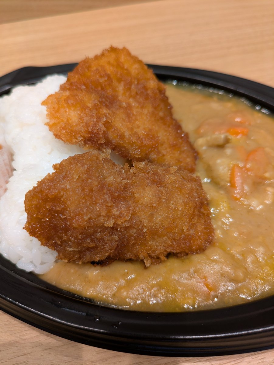 kenketsu4444's tweet photo. 献血後の栄養補給はタレカツカレーです。

新潟ではポピュラーなタレカツは豚肉からたんぱく質や鉄を��給でき、ご飯でエネルギーも確保できます。カツカレーで食べることでボリュームも増します。
献血後はしっかり食べて、体・
血液の回復をサポートしましょう。 https://t.co/7IDduWuy5C