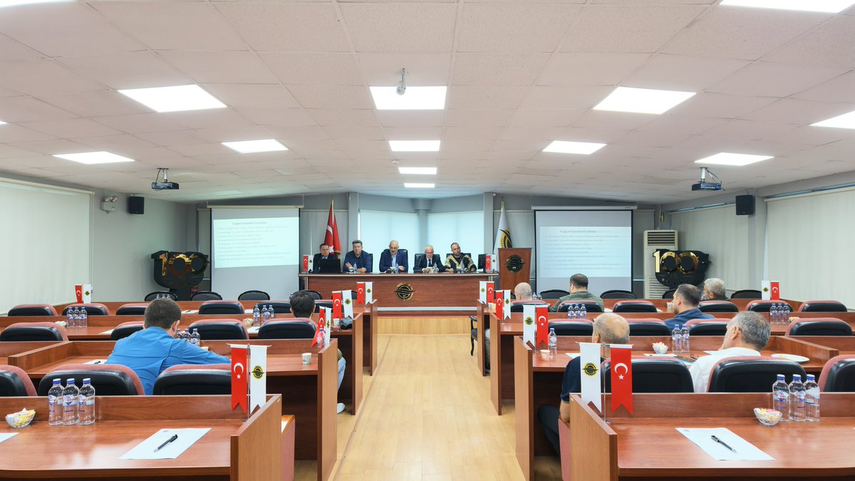 orhangazitso's tweet photo. Orhangazi’mizin bereketi, emeğimizin simgesi olan zeytinyağımızı hak ettiği değere kavuşturmak için “Orhangazi Zeytinyağı Coğrafi İşaret” istişare toplantısını; Yönetim Kurulu Başkanımız Erol Hatırlı, Ziraat Odası Başkanımız Dinçer Dimrit, Esnaf Odası Başkanımız Turgay Durmuş, İlçe Tarım Müdürü Mehmet Çınar ve kıymetli zeytinyağı üreticilerimizin katılımıyla gerçekleştirdik.

Orhangazi Ticaret ve Sanayi Odası olarak ilçemize kazandırmayı hedeflediğimiz “Orhangazi Zeytinyağı Coğrafi İşareti” tescil sürecine ilişkin yol haritamızı ve detayları üreticilerimizle paylaştık.

Toprağımıza, üreticimize ve ilçemizin marka değerine sahip çıkmaya devam edeceğiz. Birlikte üretecek, Orhangazi zeytinyağını dünyaya tanıtacağız.

#Orhangazi #Zeytinyağı #Coğrafiİşaret #ÜretenOrhangazi #BirlikteGüçlüyüz