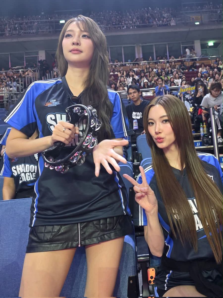 flrdvr's tweet photo. GO, GO, GO!!!! 🖤💙🦅

#JanJingjing #Janhae #Jingjingyu
#GMMTVSTARLYMPICS2026 https://t.co/jIdZGfWv0g