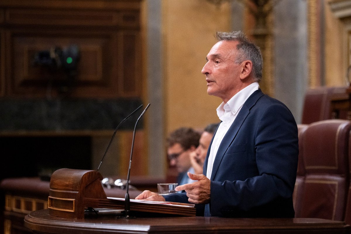 mundoobrero's tweet photo. 🇨🇺 Enrique Santiago (IU) reclama en el Congreso defender el derecho internacional para acabar con el castigo de EE.UU. a #Cuba

🗨 Pidió unidad, al margen consideraciones políticas e ideológicas, en la defensa de un pueblo que está siendo exterminado

https://t.co/UyNaj1vat3 https://t.co/9rtKPp8a7v