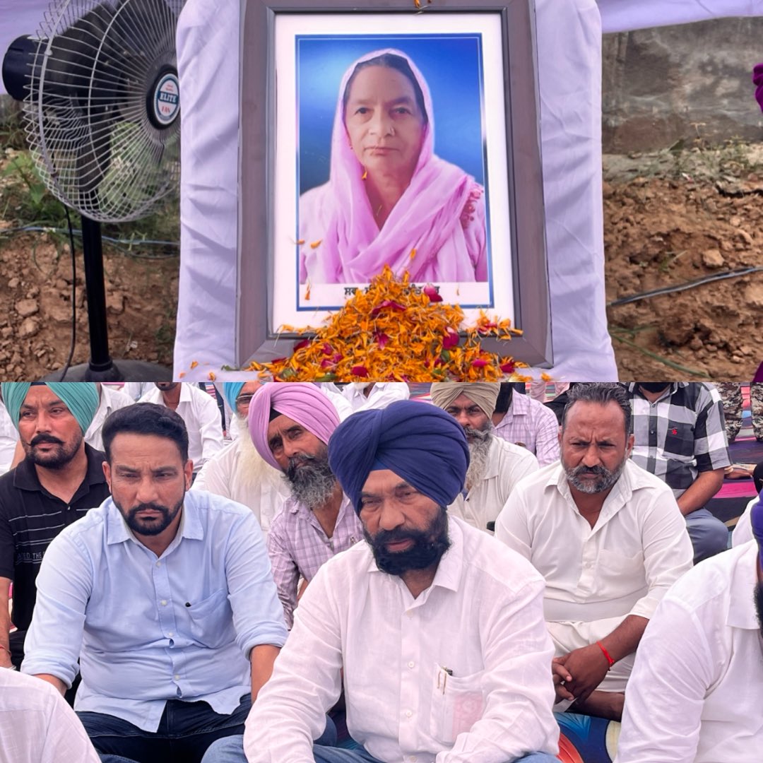 DrCharanjitAAP's tweet photo. ਸੁੱਖ-ਦੁੱਖ ਵਿੱਚ ਹਮੇਸ਼ਾ ਆਪਣੇ ਪਰਿਵਾਰਾਂ ਅਤੇ ਪਾਰਟੀ ਸਾਥੀਆਂ ਦੇ ਨਾਲ।

ਆਮ ਆਦਮੀ ਪਾਰਟੀ ਦੇ ਸਾਡੇ ਬਹੁਤ ਹੀ ਮਿਹਨਤੀ ਅਤੇ ਸਤਿਕਾਰਯੋਗ ਸਾਥੀ ਵੀਰ ਬਲਵਿੰਦਰ ਕੁਮਾਰ ਬਿੱਟੂ ਜੀ ਦੇ ਪੂਜਨੀਕ ਮਾਤਾ ਜੀ  ਸ੍ਰੀਮਤੀ ਬਲਵੰਤ ਕੌਰ ਜੀ ਦੇ ਨਿਮਿੱਤ  ਸੁੰਦਰ ਨਗਰ (ਮੋਰਿੰਡਾ) ਵਿਖੇ ਰੱਖੇ ਗਏ ਅੰਤਿਮ ਅਰਦਾਸ ਸਮਾਗਮ ਅਤੇ ਭੋਗ ਮੌਕੇ ਹਾਜ਼ਰੀ ਭਰੀ। 

ਇਸ ਦੁੱਖ ਦੀ ਘੜੀ ਵਿੱਚ ਸ਼ੋਕਗ੍ਰਸਤ ਪਰਿਵਾਰ ਨਾਲ ਮੁਲਾਕਾਤ ਕਰਕੇ ਆਪਣੀ ਡੂੰਘੀ ਹਮਦਰਦੀ ਪ੍ਰਗਟ ਕੀਤੀ ਅਤੇ ਵਿਛੜੀ ਪਵਿੱਤਰ ਰੂਹ ਨੂੰ ਸ਼ਰਧਾ ਦੇ ਫੁੱਲ ਭੇਟ ਕੀਤੇ।  

ਅਕਾਲ ਪੁਰਖ ਅੱਗੇ ਅਰਦਾਸ ਹੈ ਕਿ ਵਿਛੜੀ ਰੂਹ ਨੂੰ ਆਪਣੇ ਚਰਨਾਂ ਵਿੱਚ ਨਿਵਾਸ ਬਖਸ਼ਣ ਅਤੇ ਪਿੱਛੇ ਪਰਿਵਾਰ ਨੂੰ ਇਸ ਅਸਹਿ ਘਾਟੇ ਨੂੰ ਸਹਿਣ ਅਤੇ ਭਾਣਾ ਮੰਨਣ ਦਾ ਬਲ ਪ੍ਰਦਾਨ ਕਰਨ। 

#DrCharanjitSingh #SriChamkaurSahib #Morinda #SunderNagar #Condolences