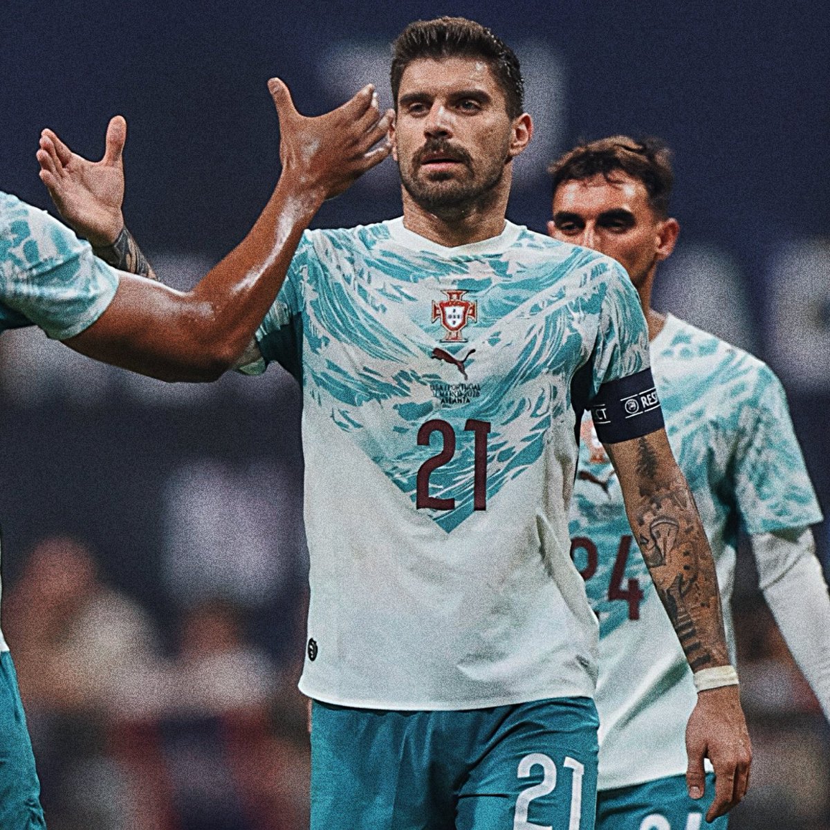 iFalcon10's tweet photo. معنى كلمة " قائد بالفطرة "🇵🇹💙 https://t.co/yCHonrbQKr