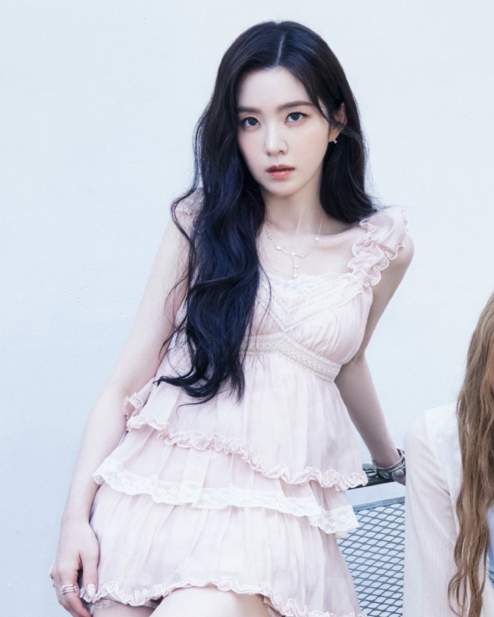 reneloverlu's tweet photo. 요즘은 바비를 barbie라 안하고 Irene이라한다매 https://t.co/C6070P05XU