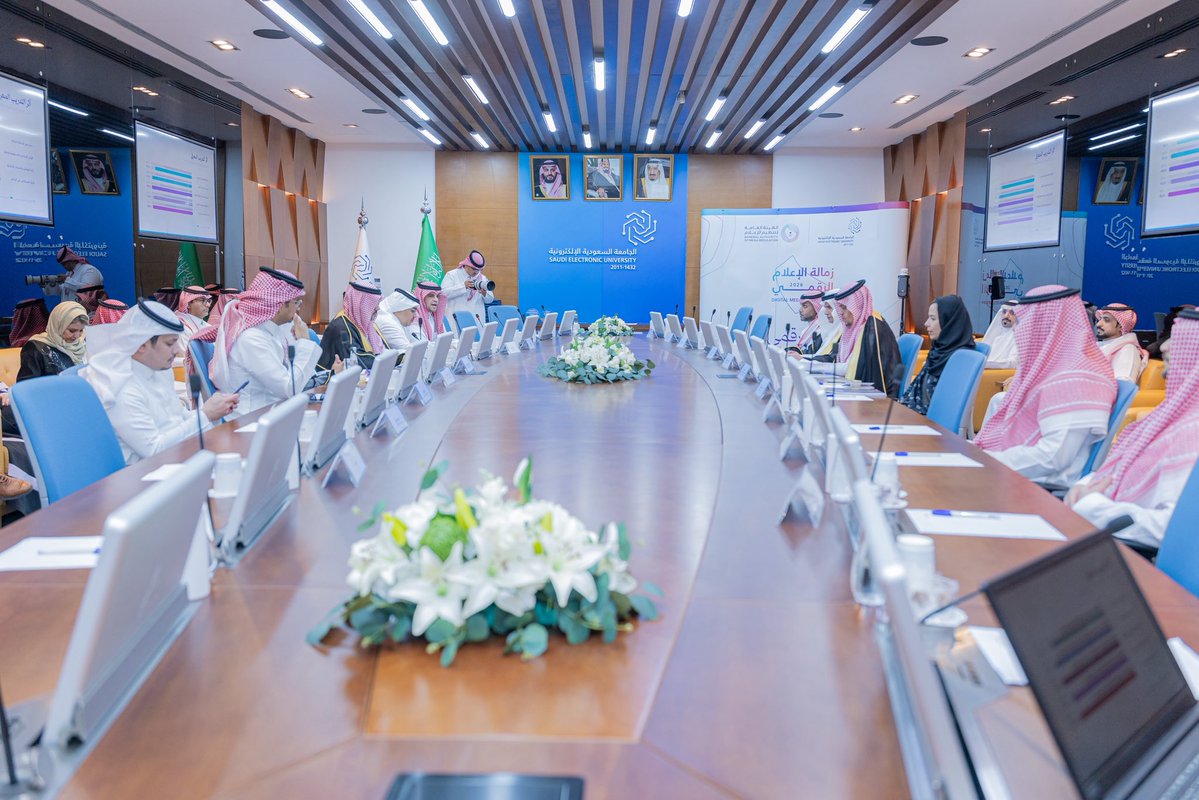 ShakerAlthiabi's tweet photo. تشرفنا بزيارة رئيس الهيئة العامة لتنظيم الإعلام وتكريمه للمشاريع المتميزة من زمالة الإعلام الرقمي بحضور رئيس الجامعة، 
نطلق النسخة الثانية من البرنامج لتطوير القدرات الإعلامية ودعم مهنية العاملين في المجال وتمكينهم من فهم أنظمة وتشريعات الإعلام وأبعاد التقنية الإعلامية الحديثة https://t.co/UNdL7O8XNg