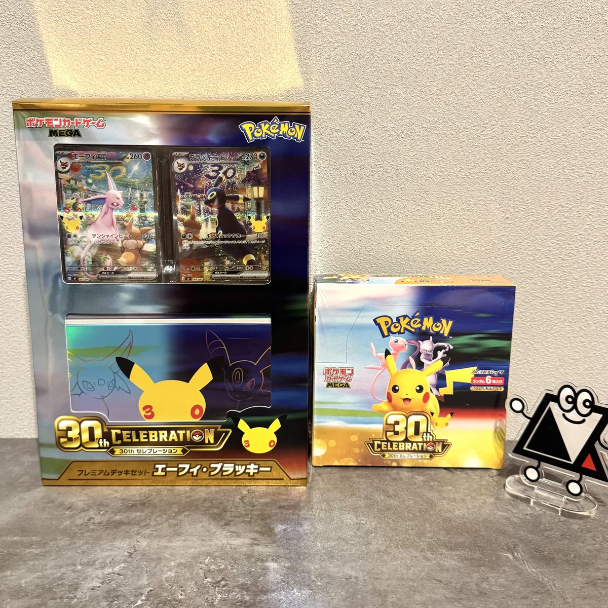 musou_TCG's tweet photo. 🎂🎁ポケカ30周年プレ企画🎁🎂

『30th CELEBRATION』
プレミアムデッキセット エーフィ・ブラッキー
【1個】を抽選で【1名様】にプレゼント🥳✨

【応募方法】
🔸フォロー
❤️この投稿にいいね
🔁リポスト
📣「#トレカ無双」をつけて
引用リポストで当選確率UP🚀🌟

#トレカ無双
#プレゼント企画 https://t.co/OCfMQma1mJ