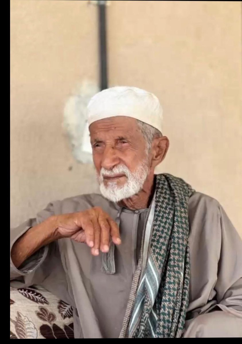 fjrhg86867's tweet photo. *يرحم الله شخص محمود السريرة*
*عاش في الدنيا على القلب النظيف*

*ما عرفنا منه إلا كل خِيرة*
*مصنع الخيرات والفعل الشريف*

*مادفنا شخص مدفونه مسيرة*
*للكرم والطيب له عهد وحليف*

*منكنز اخلاق والقمة شويرة*
*لو تشوف الجسم ذبلان ونحيف*

أبو ناصر. https://t.co/EMGfmNDLoD