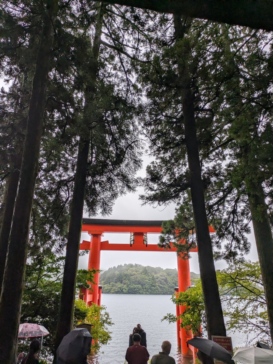 ww229ww229's tweet photo. 箱根いって美術館行って神社行って温泉入ってきました😊 https://t.co/6RMVf81Rxj