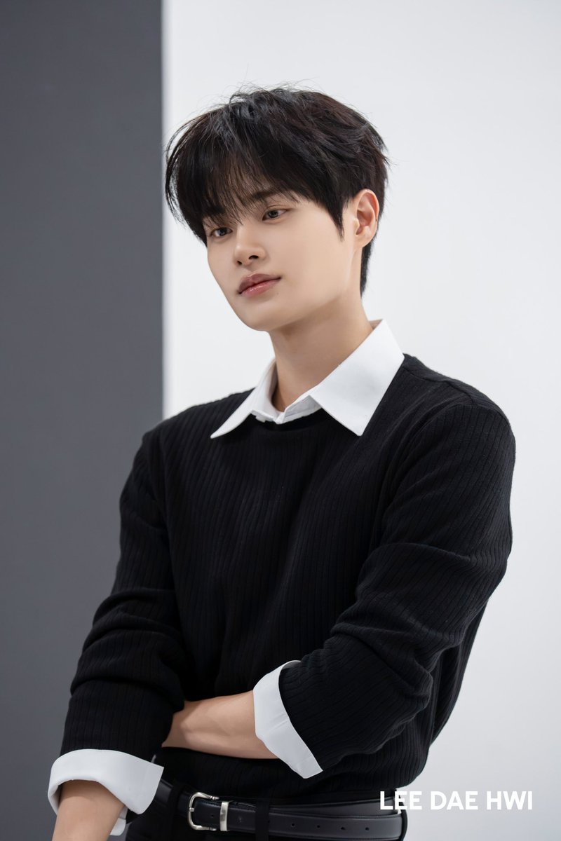 daehwigallery's tweet photo. profile photo behind 🩵

#이대휘 #DAEHWI https://t.co/yPQWf11B4q