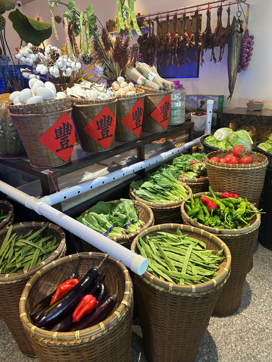 ChasidyLucdnbk's tweet photo. Fresh organic veggies u0026 pasture-raised eggs restocked at our local market—perfect for tonight’s cozy home-cooked meal! Swing by before 6 PM for the best picks. https://t.co/Z2FmZO0LeQ