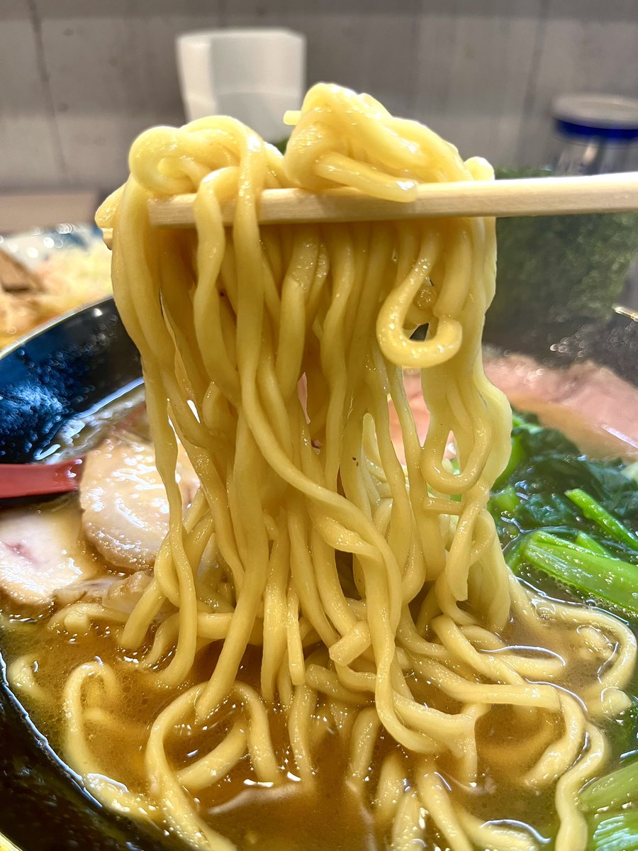 uratan0329's tweet photo. 裏武蔵家 西千葉本店

ラーメン 硬め
東の匠SPFポーク(ロース､バラ)
海苔(🅿️サービス)
半TKG

5年前の七夕に来た以来2回目の訪麺🍜

カエシキレッキレのスープうんめえな😋
3種類のチャーシューはどれも美味くて1番が選べん☺️

TKGにはだいぶ感動した！！海苔巻き最高🤤
8周年おめでとうございます！ https://t.co/ykAFlrRx2L