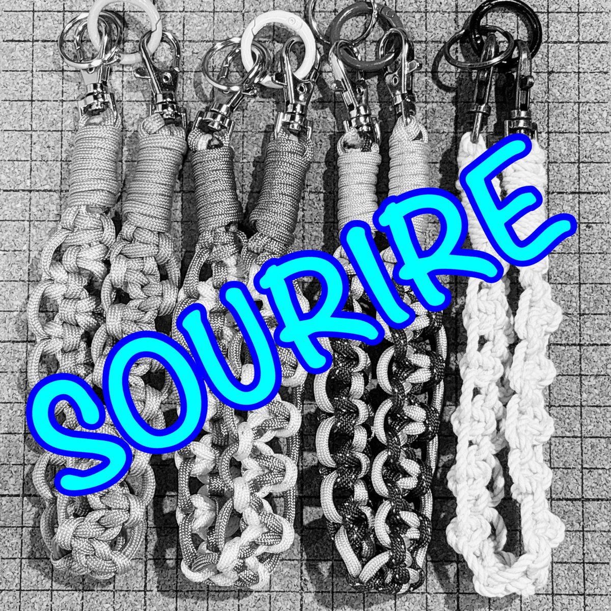 sloth0229's tweet photo. 久しぶりの新作！

スマホストラップ兼キーホルダー

郵便局マルシェにて販売致します。

 #ハンドメイド
 #ストラッ���
 #パラコード https://t.co/fel6x8bva6