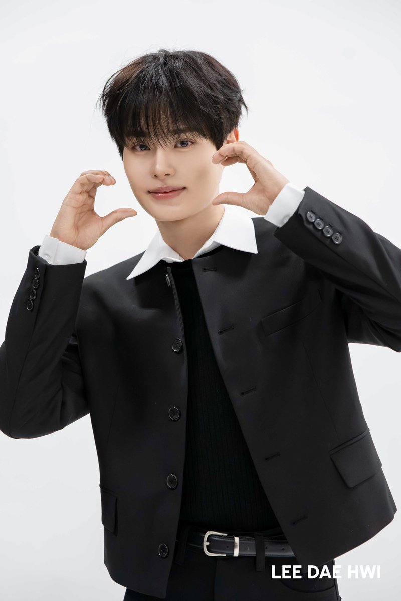 daehwigallery's tweet photo. he is beautiful

#이대휘 #DAEHWI https://t.co/u8KdwvzoW6