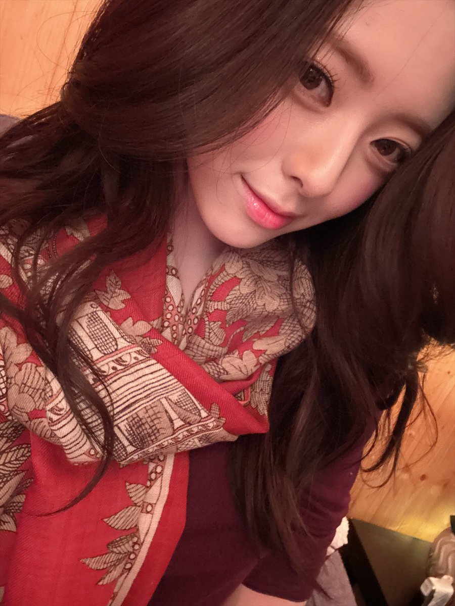yunaspics's tweet photo. OMG SHIN YUNA???????? https://t.co/57LkDAzWu6