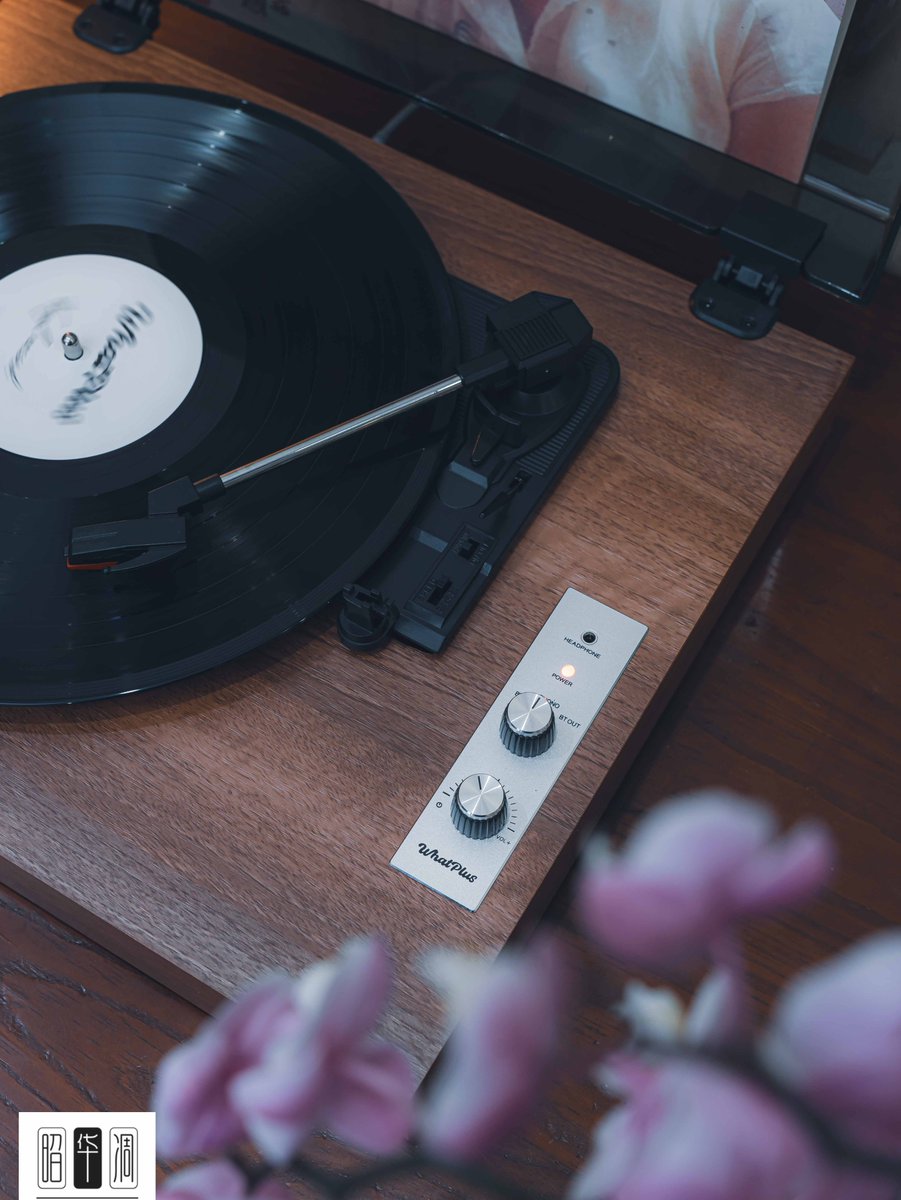 Jimcheongil's tweet photo. Just turned up the vinyl and let the warm jazz flow through the room—some small, perfect moments are only made better by a little good music. https://t.co/VHfWswPkld