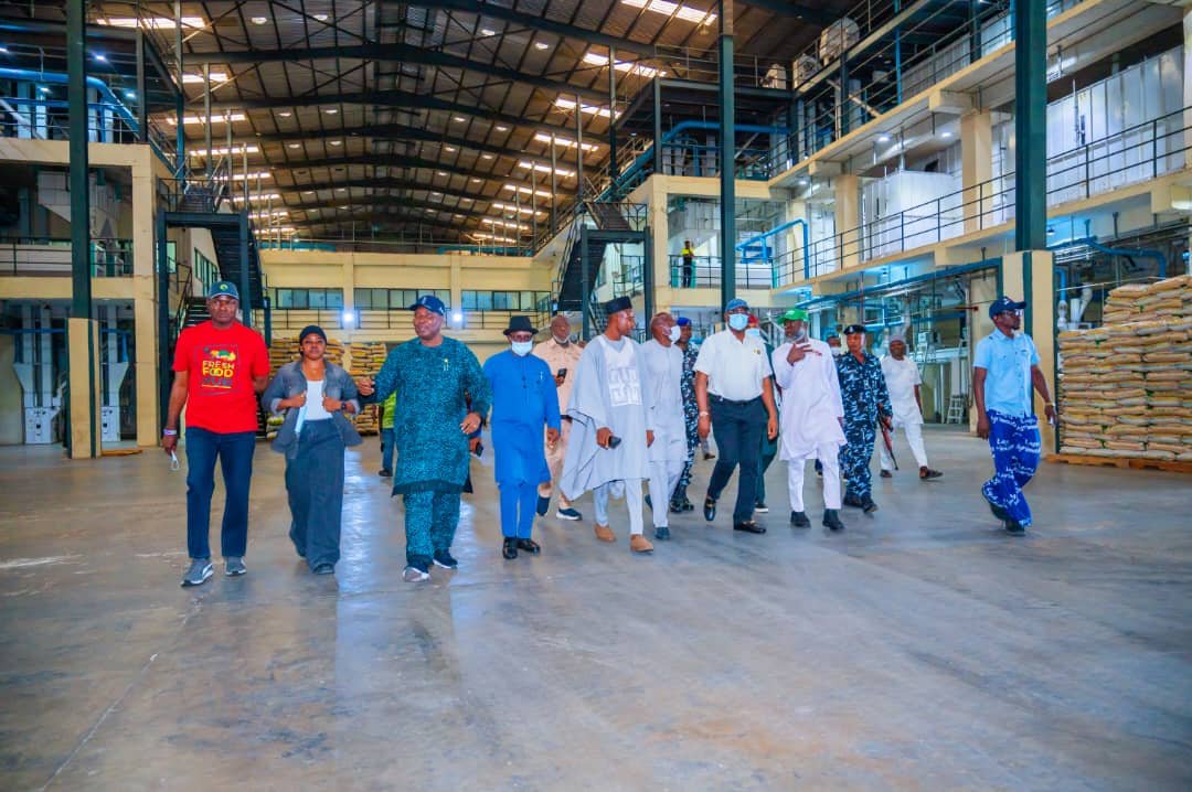 lagosagric1's tweet photo. The H.C for Agriculture and Food Systems, Ms. @Abi_Olusanya , Special Adviser to the Governor on Agriculture and Food Systems, Dr. Oluwarotimi Fashola and the Ministry's P/S, Mr. @auduef , received the delegation from Benue State, led by the Deputy Governor, His Excellency... https://t.co/M3hbdQYdYB