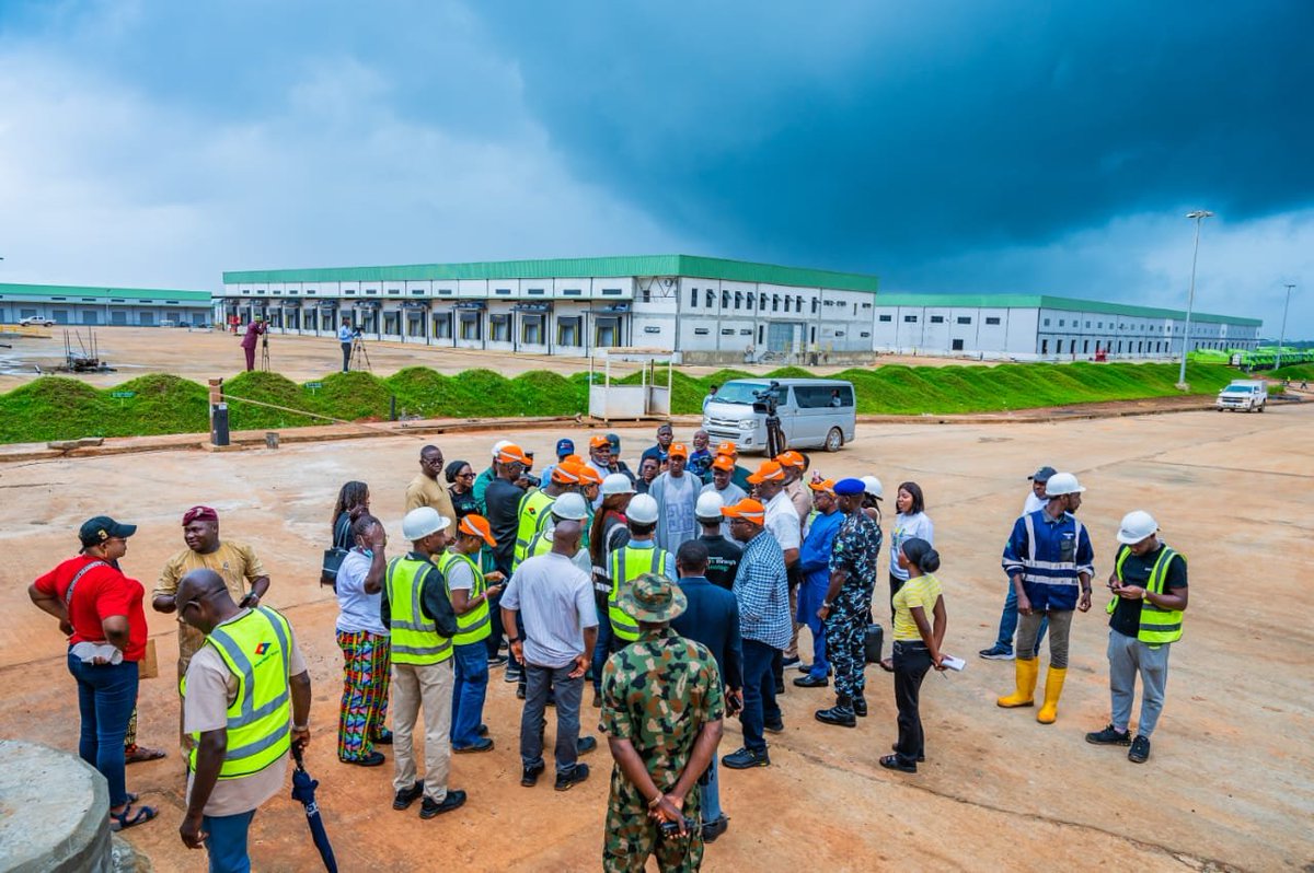 lagosagric1's tweet photo. @Abi_Olusanya @auduef Barrister (Dr.) Samuel Ode, during a visit to the Lagos State Central Food Security Systems and Logistics Hub, Ketu-Ereyun, Epe and the Lagos Rice Mill, Imota. The visit intends to build partnership on the Produce for Lagos Programme.
#LASG
#FoodSecurity https://t.co/jmO2ekiINK