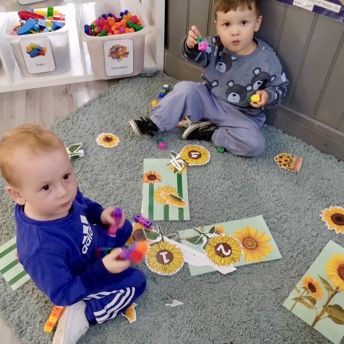 EvolutionChildC's tweet photo. 🌻 Harvest Learning 🌻

A week of #exploring, creating &amp; learning! The children explored textures, developed their fine motor skills, created #sunflower artwork and even made sunflower soup! 

They also practised #counting, measuring and comparing, via real world experiences. https://t.co/gG3xZwSVWh