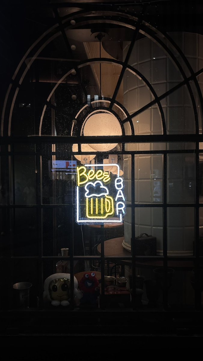1304ef's tweet photo. 📍Belgian Pub Antwerp Six
万博のベルギー館のポテトが梅田で食べられると聞いて気になっていたお店。カリホクで美味しかった!
他のお料理も美味しくてお腹いっぱい大満足。
飲み放題付きコースが4000円なのも有難い。ステラアルトワ（ベルギーのビール）も飲み放題に入っていたので沢山飲んできた🍺 https://t.co/I8H0uYzUUW