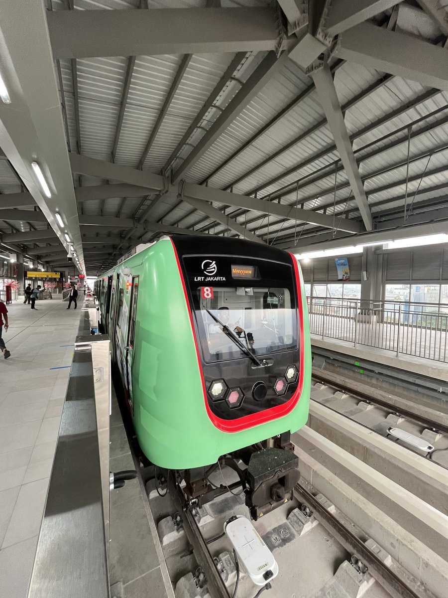 Lenny_diary's tweet photo. LRT Jakarta Manggarai - Velodrome uda diresmikan &amp; beroperasi untuk umum

⏰05.30 -20.00
💸Rp. 8 sampai 23 September

Hanya Bisa naik / turun
Manggarai ✅
Velodrome ✅
Rawamangun ✅

Perjalanan sekitar 25menit ga berasa banget mulusss. Service nya jempolan 👍 https://t.co/TKFKlBBuvI