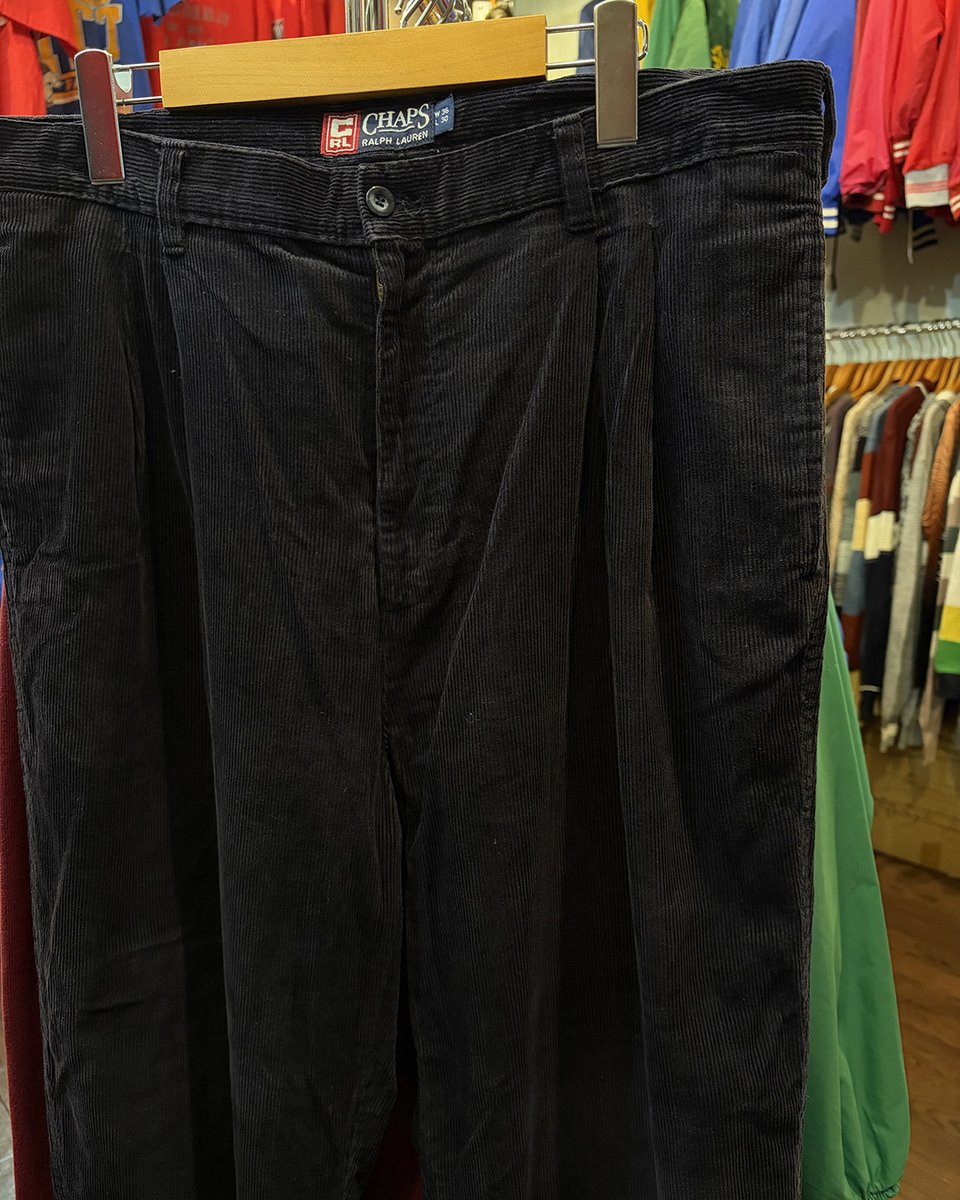 idinfo0942's tweet photo. これからの時期におすすめの1本。CHAPS by Ralph Lauren のコーデュロイパンツ。

W36 L30、100% COTTON。太めの畝のコーデュロイ、ツータック、黒。

サイズは店頭でご確認ください。

久留米市六ツ門町21-2、二番街商店街 https://t.co/3U7rtGtwHX