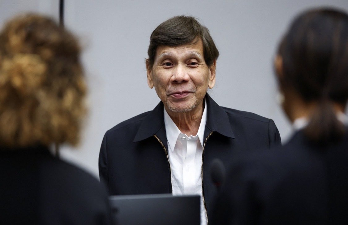 kalokangmadame's tweet photo. Nobody can beat this groovy old man. He maybe frail and far but his aura..darn it! He still holds the Filipino people in his heart. No amount of money, insults, lies and threats could cave him. He is probably if not the BEST and one of the BRAVEST the Philippines has ever had. https://t.co/3WecDjpLTv