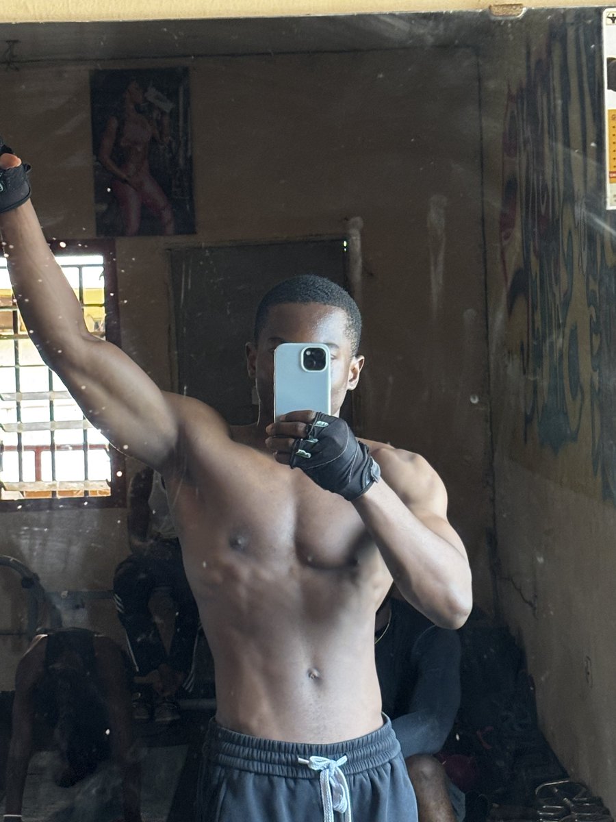 Lucid_AMG's tweet photo. I later went back to the gym where it all started 

Looked at the photo differences and I was in Awe

Amazing how much the human body can change, within a few years of working on it https://t.co/Fg5CGhkHLL
