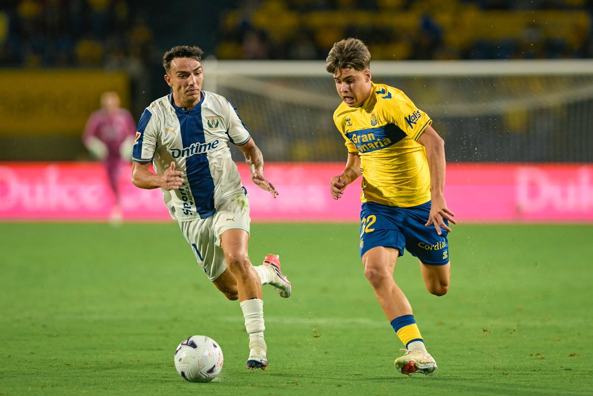 fedfutcanarias's tweet photo. 🐥 | El canterano de la UD Las Palmas Rafa Cruz, convocado con la Selección Española Sub-18 para la UEFA Friendly Cup de Suiza

🇮🇨El atacante figura en la lista de 22 futbolistas para medirse a rivales de la talla de Brasil, Costa de Marfil y Canadá 

🔗https://t.co/7SwM3v20uS https://t.co/BVDorULTBl