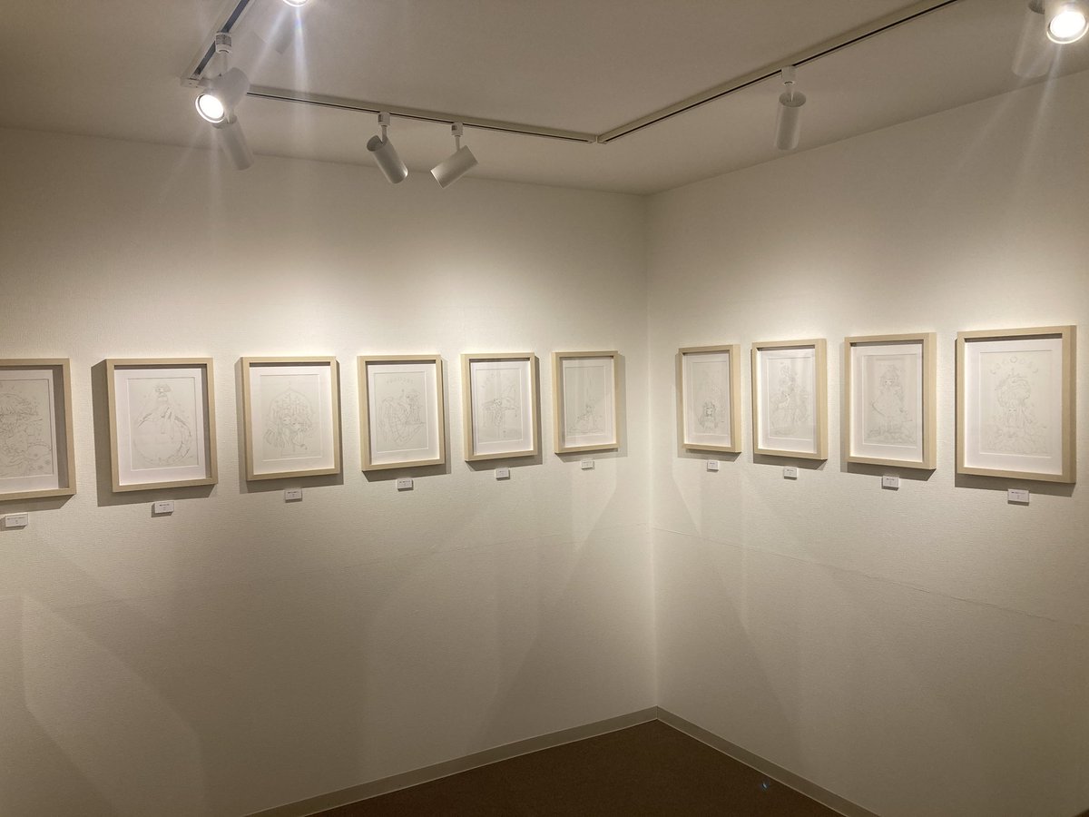 falconseventh's tweet photo. ぎゃらりぃあとさんで開催中のumiさんの個展に行ってきました。
umiさんの白色が多い作品が
空間に素敵に溶け込んでいて、
ピアノ楽曲との相性もすごく良かったです。
作品としては「まだ眠るお月様」の、目元、表情、月の表現が好きでした。
#umi個展_CORE https://t.co/1RIh0SzTHL