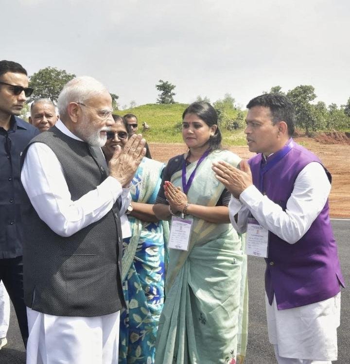 kituchoubisa1's tweet photo. बहुत बहुत बधाई मुकेशजी भाई साहब नव नियुक्त सभापति बांसवाड़ा भारतीय जनता पार्टी ✌️✌️🚩🚩 @PMOIndia @AshwiniVaishnaw @nitin_gadkari https://t.co/8V9cBwNHzp