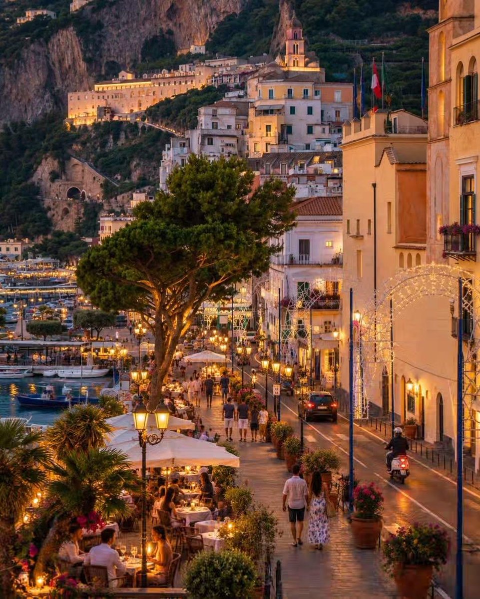 earthserenityy's tweet photo. Positano Amalfi Coast Italy https://t.co/vLWbdAEjhT