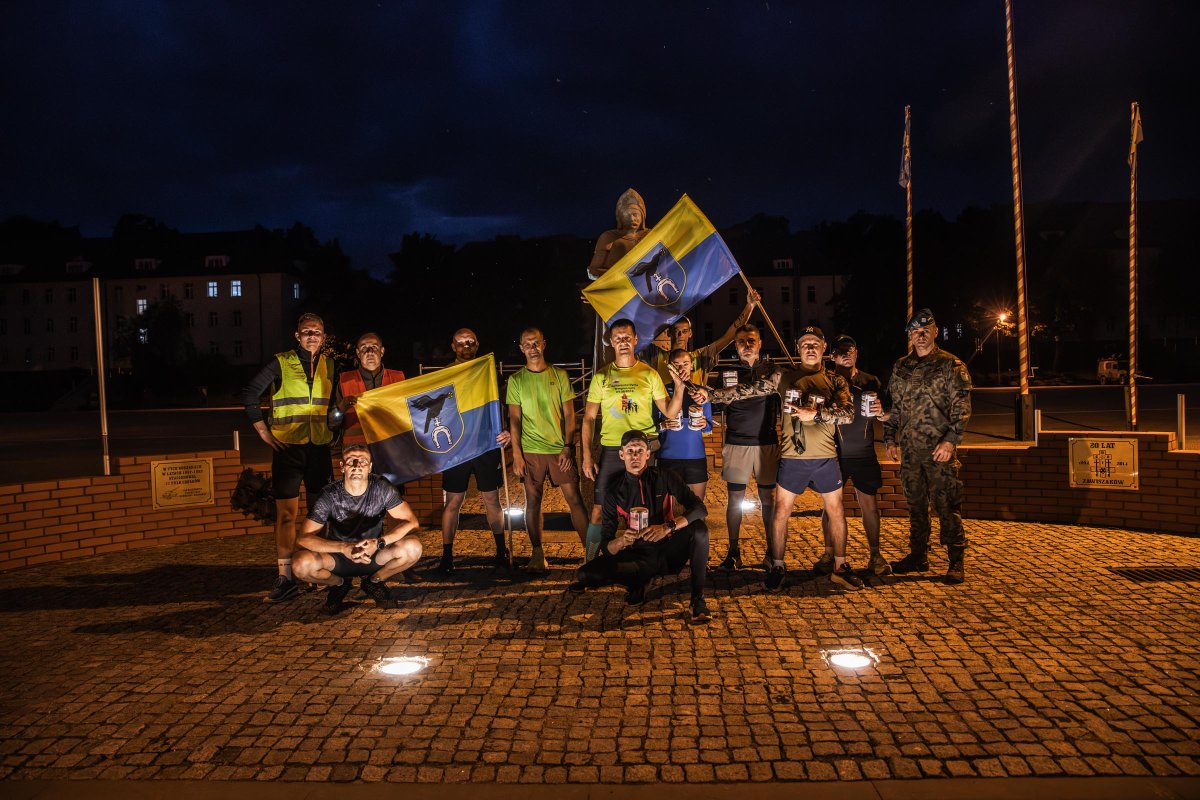 ZAWISZACY's tweet photo. Już po raz kolejny 16 Dywizja i wszystkie jej jednostki pobiegły w szczytnym celu – dla Wiktorka, syna naszego Zawiszaka💙Dziękujemy wszystkim za udział, wsparcie i ogromne zaangażowanie.

@MON_GOV_PL @SztabGenWP @DGeneralneRSZ @16Dywizja @Polska_Zbrojna https://t.co/hexgVQjFkc