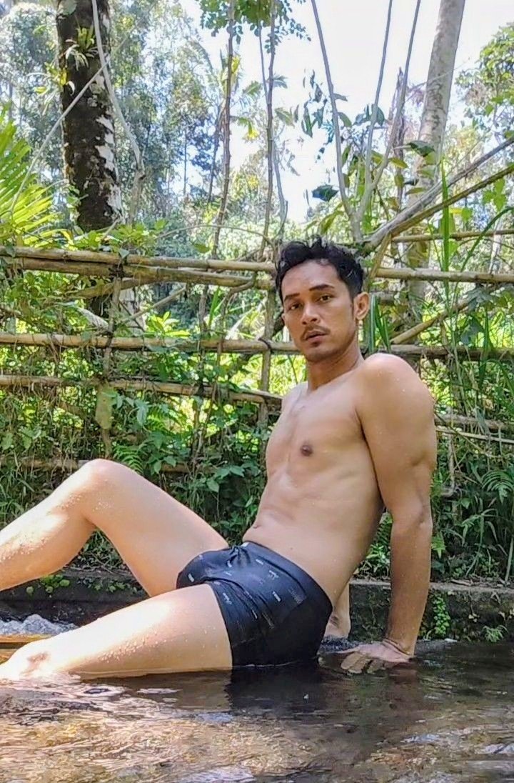 Putrawiharjoe's tweet photo. Come to Bali island
Petung Natural Water

📍 : Muncan, Kec. Selat, Kabupaten Karangasem, Bali 

⏱️ : Open everyday 
💵 : Free

Fasilitas : Tidak ada 

Air jernih dan dingin kek lagi mandi bareng ikan 😁 
Kalau kesini wajib pakai sandal / sepatu karet, jalan nya licin parah https://t.co/EJ7u6p1niz