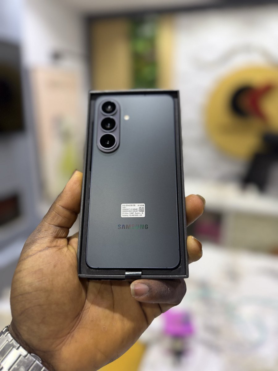 Okimglobalworld's tweet photo. Open box Samsung Galaxy 26 512gb storage 
Device never been used 
Price 🏷️ 900k

#samsung #galaxy26 #samsunggalaxy https://t.co/pJhVgW2CNI