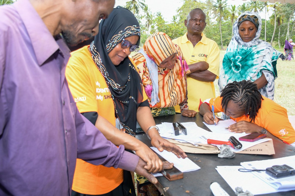 HakiCentre's tweet photo. Haki Centre Organization, supported by Namati Kenya, joins community in Ziwani, Kwale County, to commemorate International ID Day.
#IDDelays are rights denied. Fix the backlog now! #MyIDMyRight #IDDay #StopIDDelays https://t.co/SxLP92WcYv