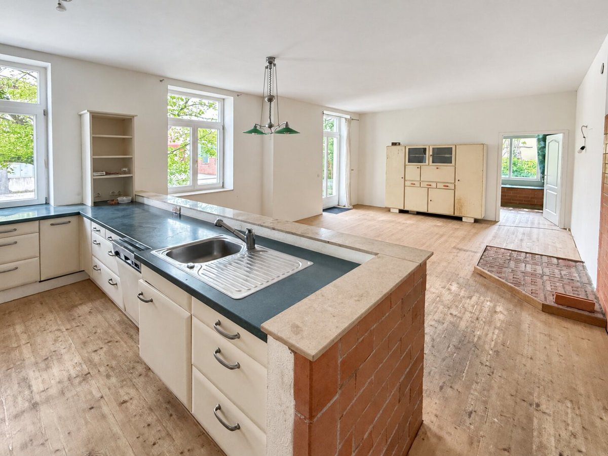 immosearch_eu's tweet photo. Großzügig in Bruck an der Leitha: Wohnhaus mit ca. 190 m² Hauptwohnung, Einliegerwohnung und getrennten Zugängen – ideal für Familie, Homeoffice oder Mehrgenerationenwohnen. €390.000

Mehr erfahren: https://t.co/VCeTaQRuI1

#BruckAnDerLeitha #Hauskauf #Mehrgenerationenwohnen https://t.co/kbJIRlbUiR
